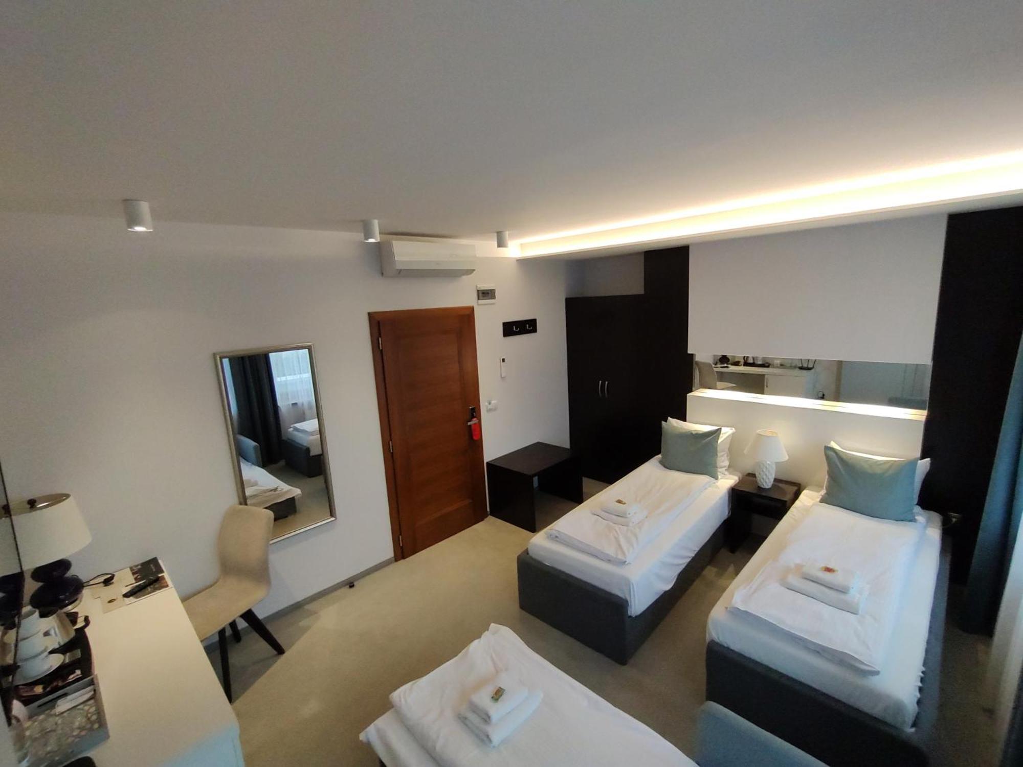 Novopolska - Hotel I Restauracja Kościan المظهر الخارجي الصورة